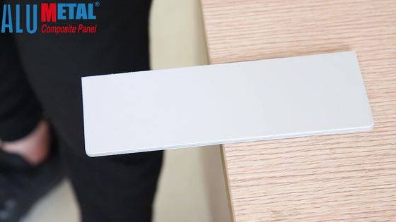 1220MM ACMの外部の防火効力のあるアルミニウム合成のパネル4MMライト抗菌性SGS
