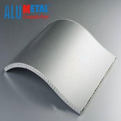 泡が充填された蜜蜂の巣15mmの装飾的なアルミニウム壁パネルは220x2440mm AA3003をめっきする