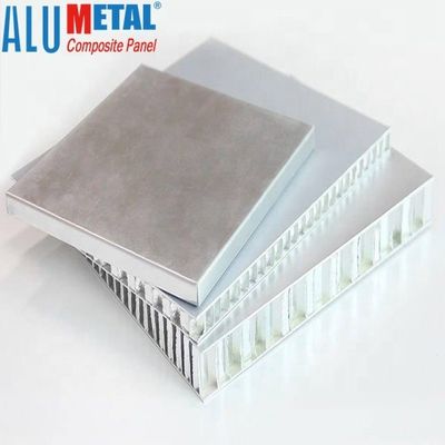 PVDF 4mm のアルミニウム プラスチック蜜蜂の巣の合成のパネルの防音 5052 1570mm