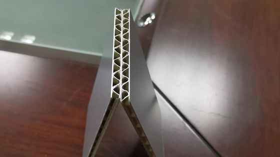 8mm ACPはアルミニウム波形の屋根を付けるシートをパネルをはめる1500mmの光沢SGSに波形を付けた